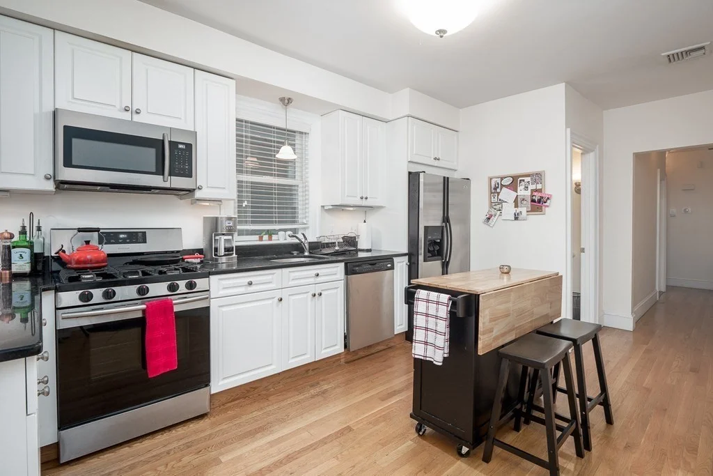 17 Athens, Riverside