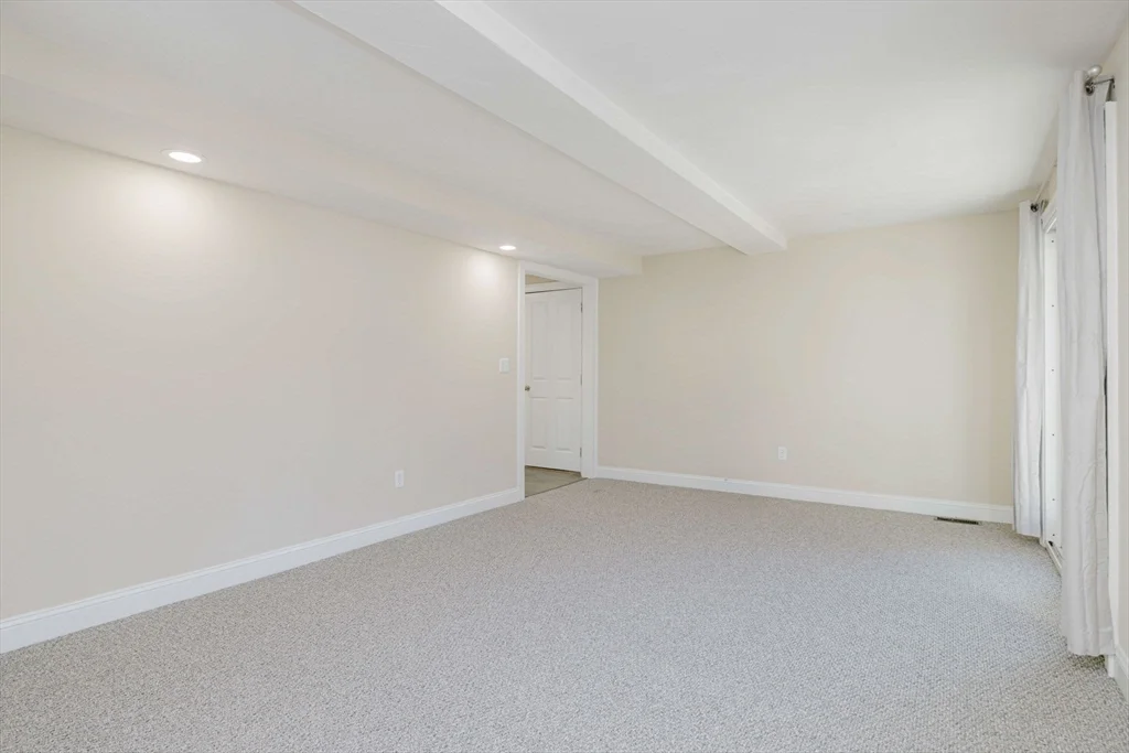 687 Washington St, Easton