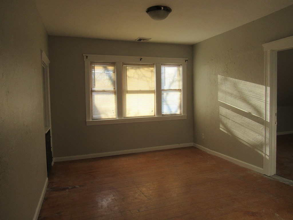 98 Brookline St, Webster Square