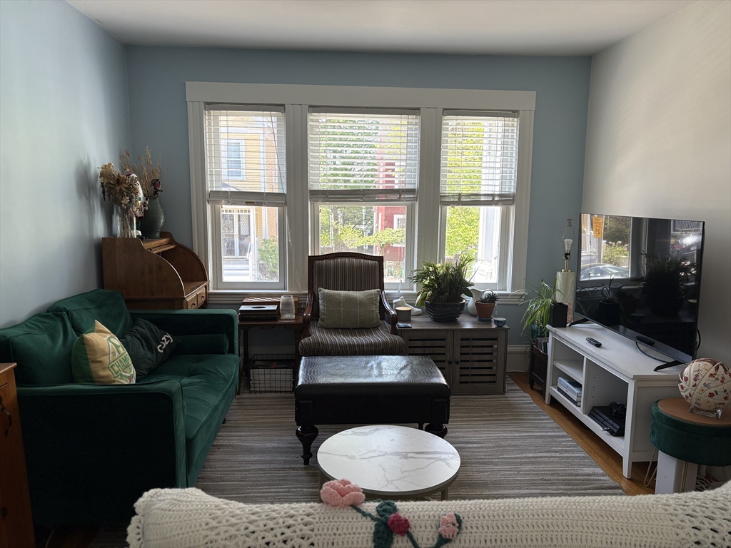 27 Knoll St, Roslindale