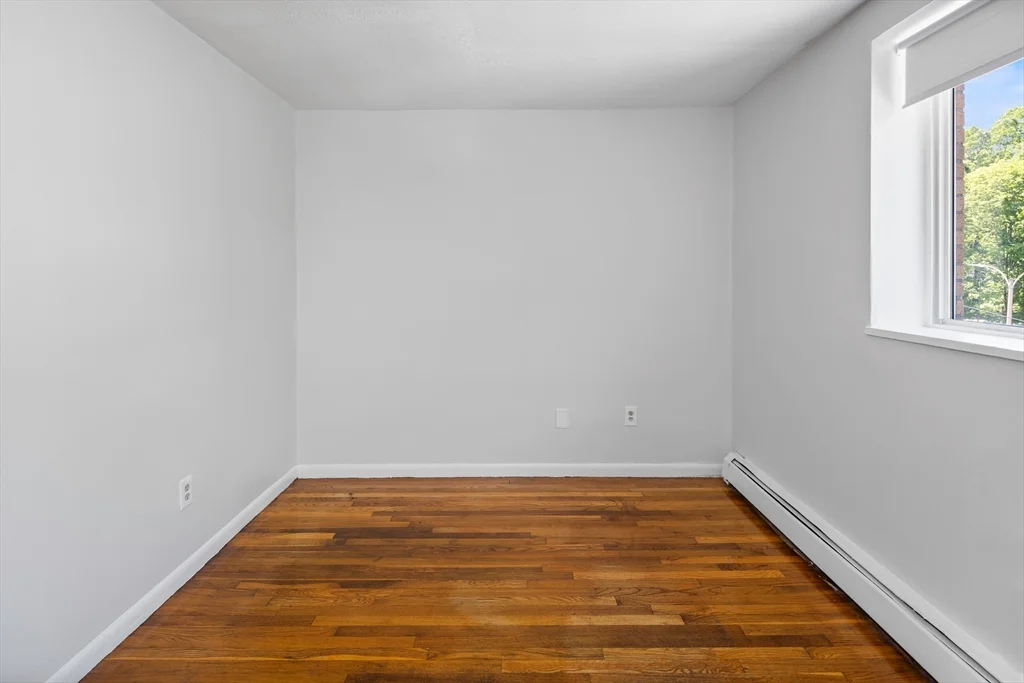 572 Cummins Highway, Mattapan