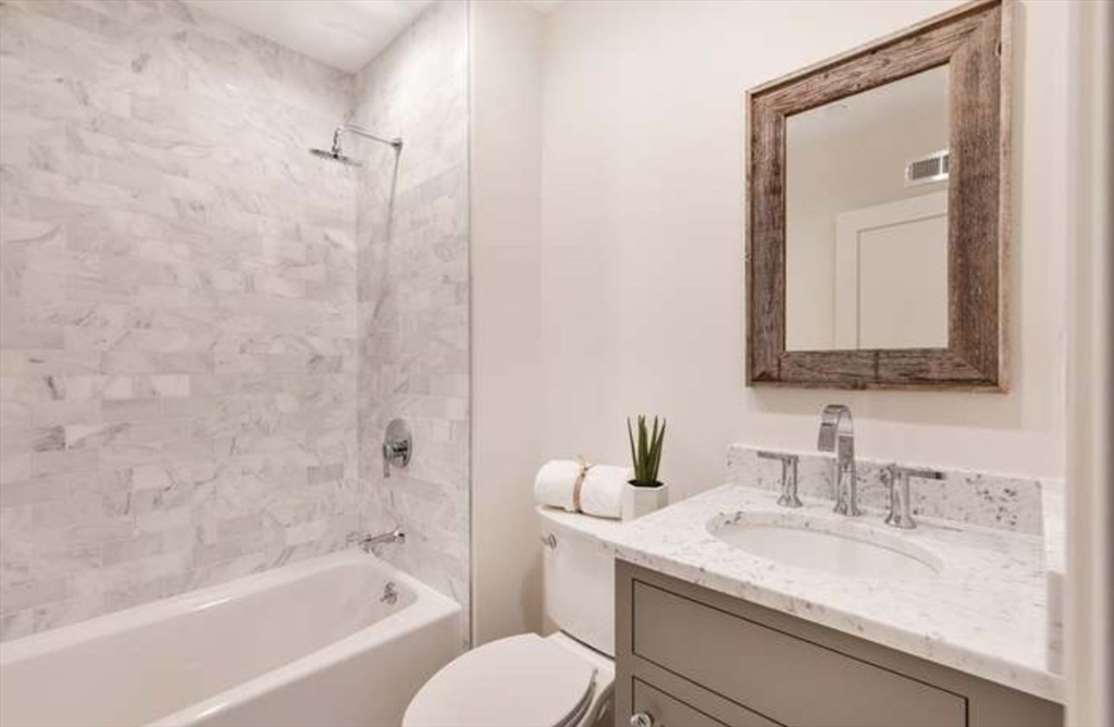 44 Evergreen St, Jamaica Plain