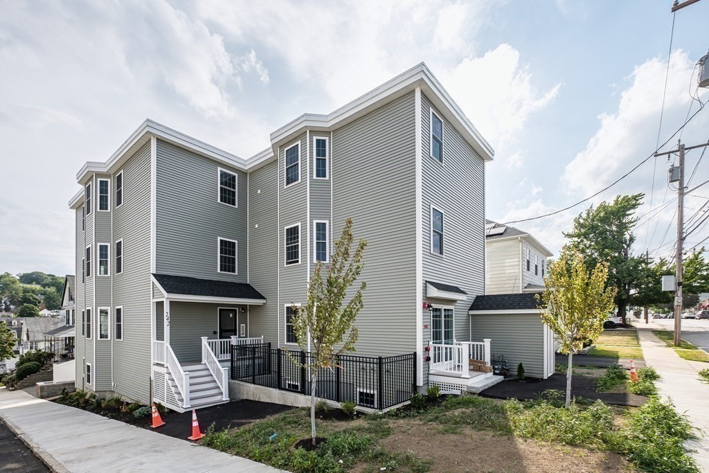 242 Mountain Ave, Revere