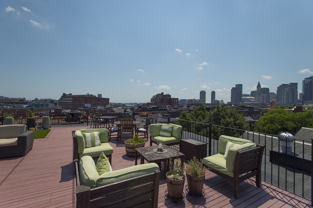 440 Commercial St, Waterfront