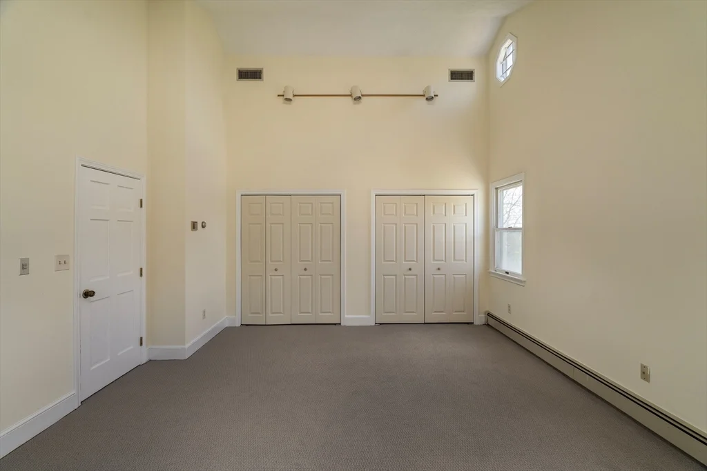 99 Garfield Ave, Woburn