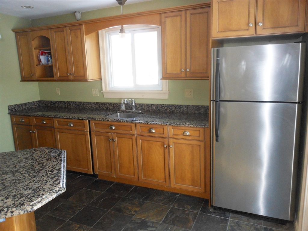 8 Castle Rd, Wayland