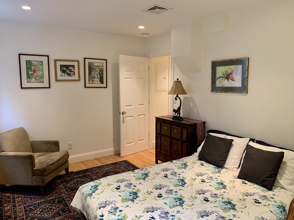 3 Walnut St, Beacon Hill