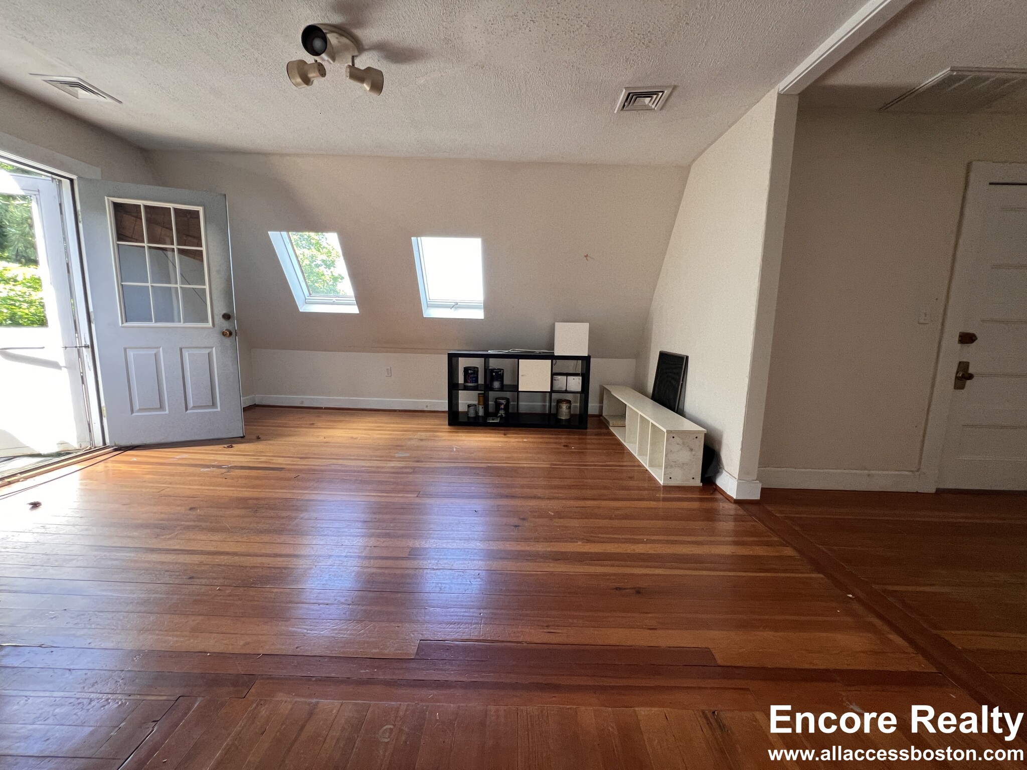 9 Kenwood St, North Brookline