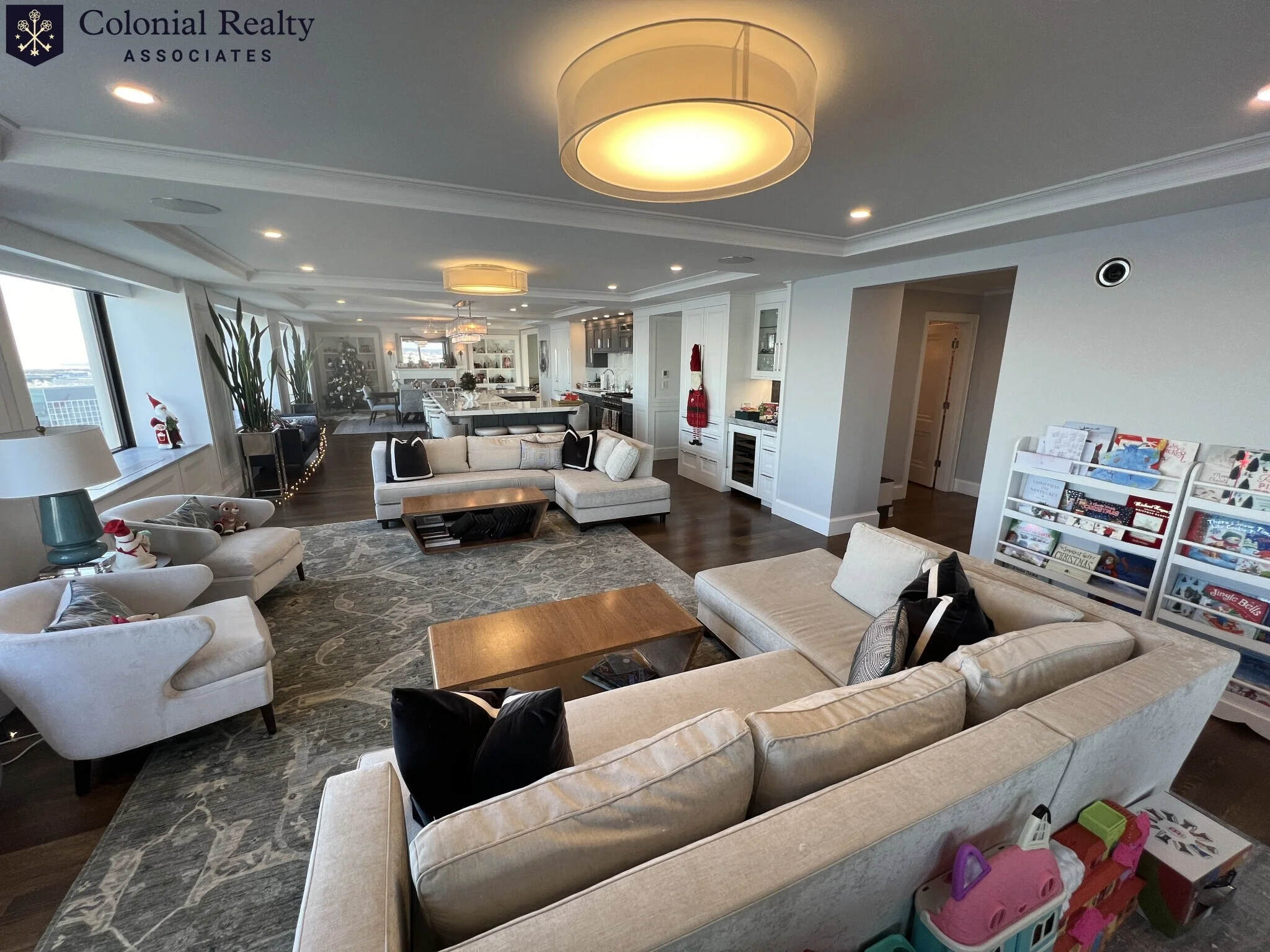 85 East India Row, Downtown