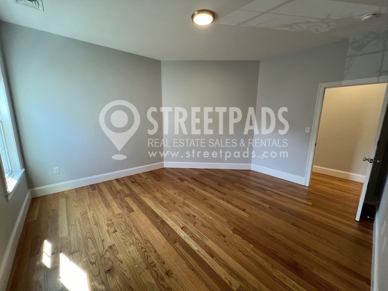 8 Islington St, Allston