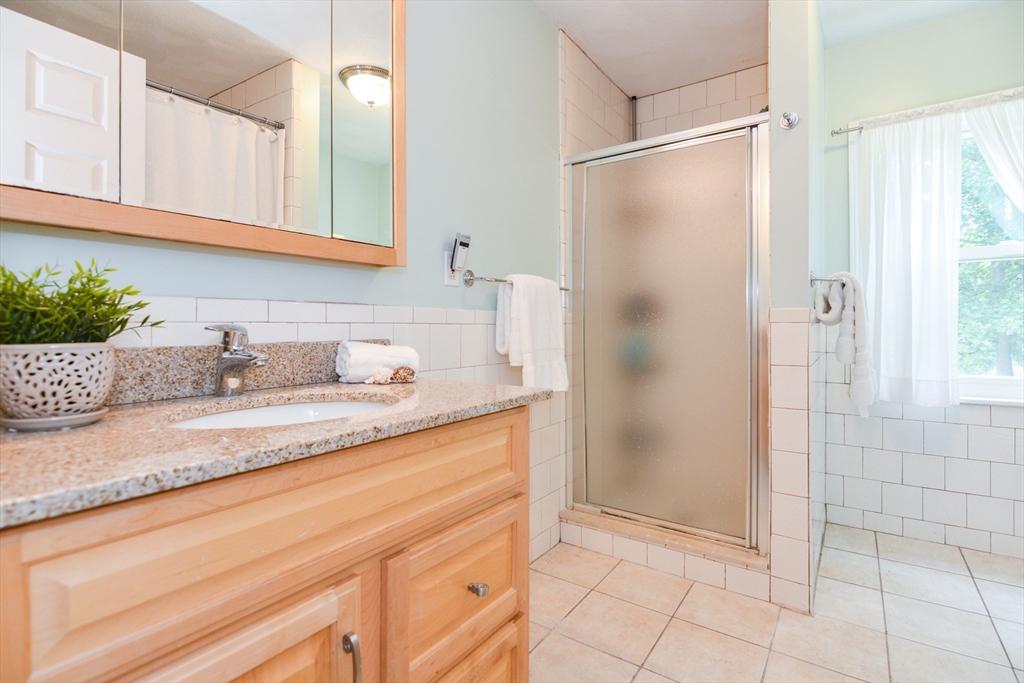 3 Abbot Ct, Marblehead