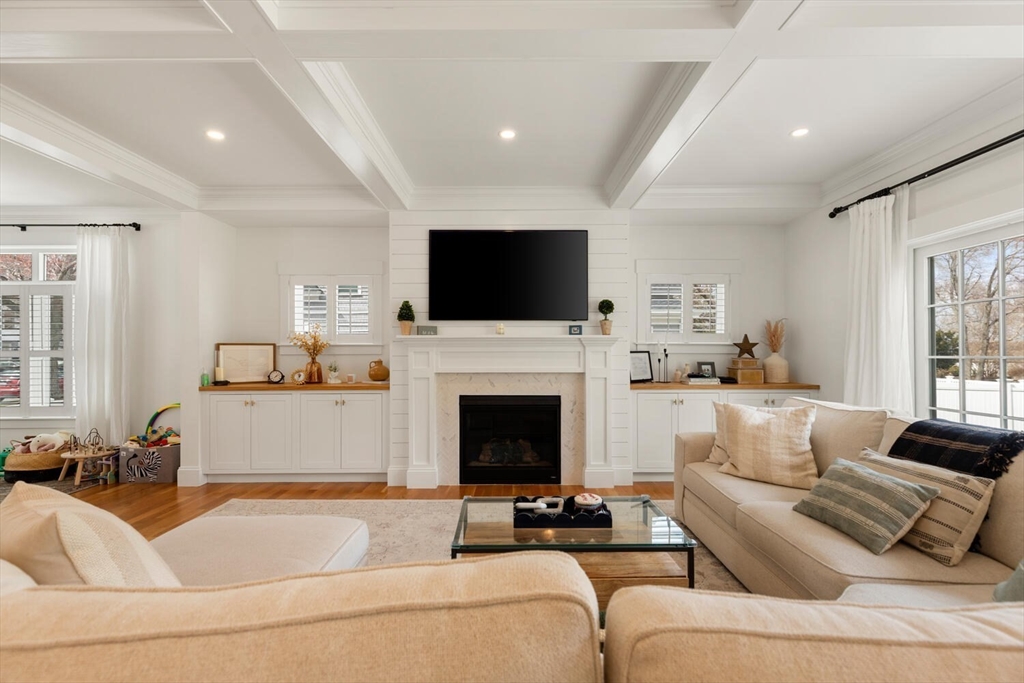 40 Foley Beach Rd, Hingham