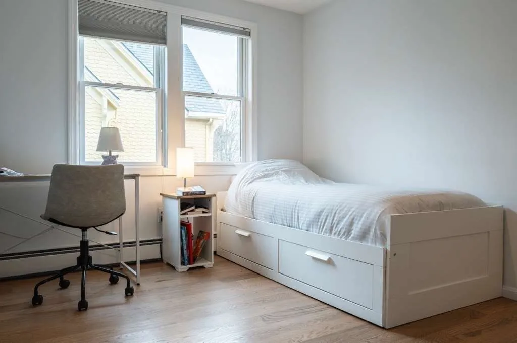 90 Monument, Medford