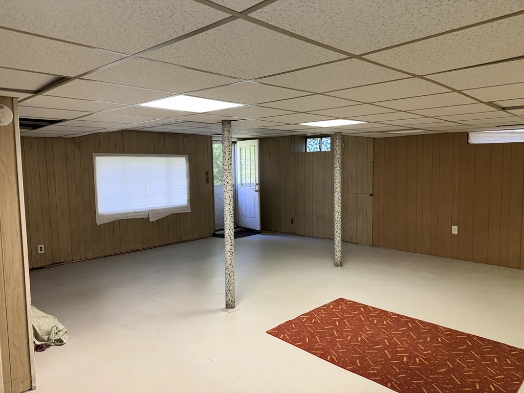 28 Robinhood Rd, Natick