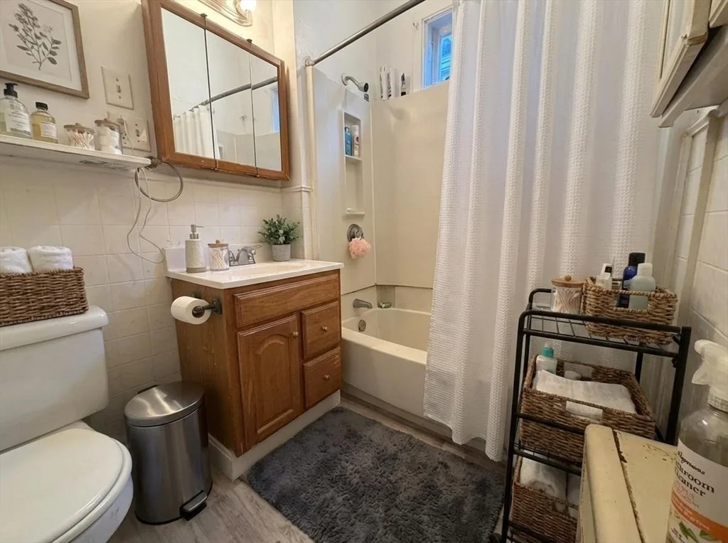 34 Cherokee, Mission Hill