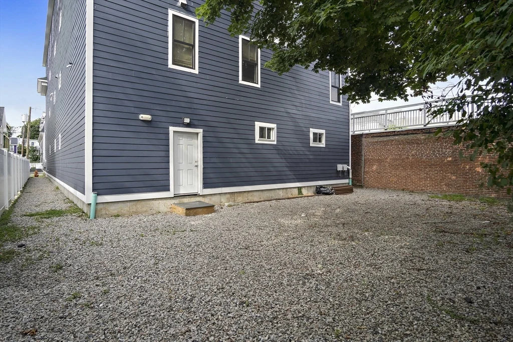 32 Pearl St, Dorchester