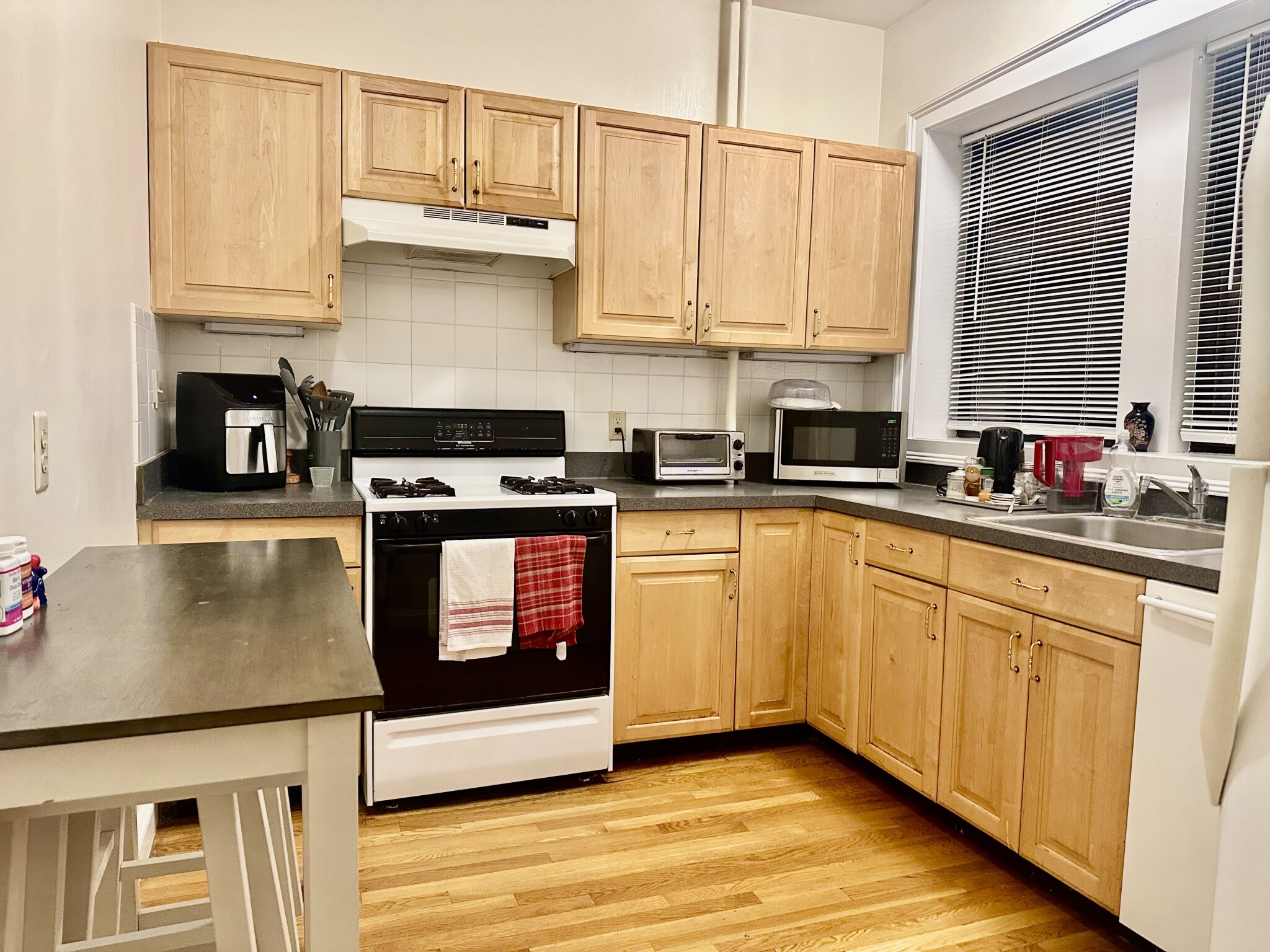 4 Park Vale Ave, Allston