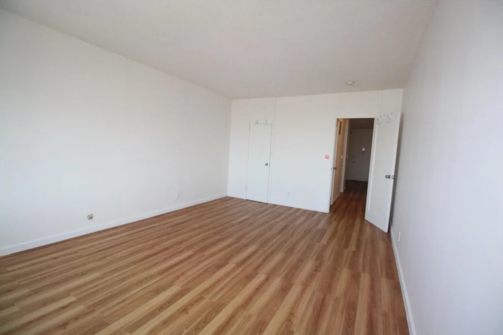 65 E India Row, Downtown