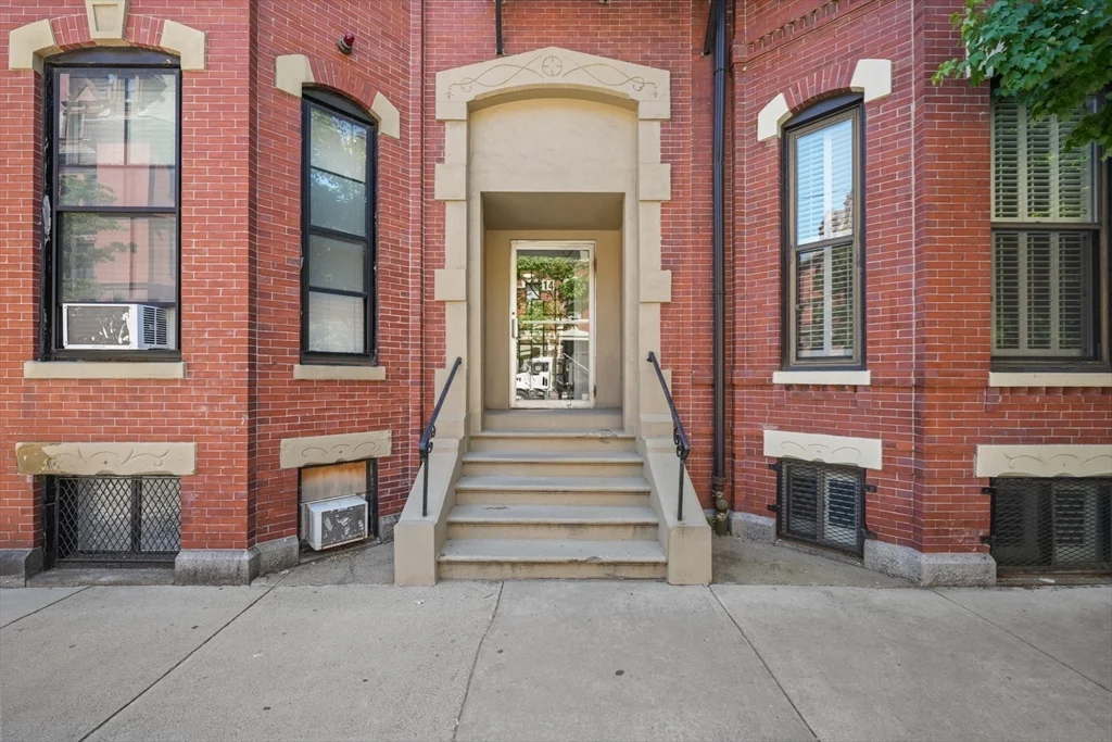 14 Gloucester St, Back Bay