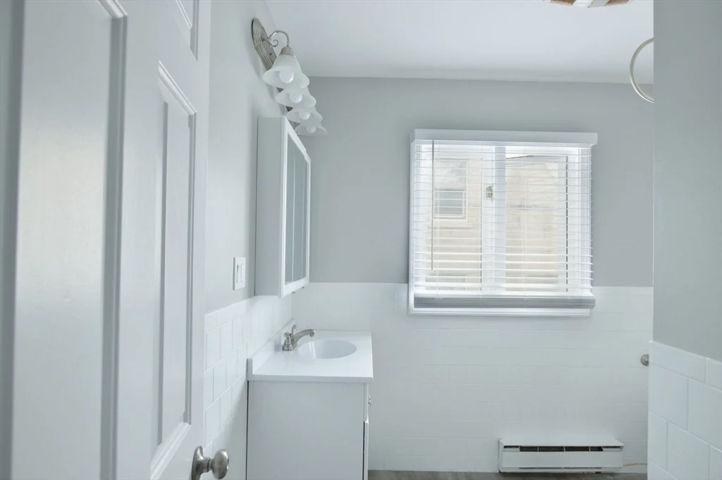 1049 Pleasant St, New Bedford