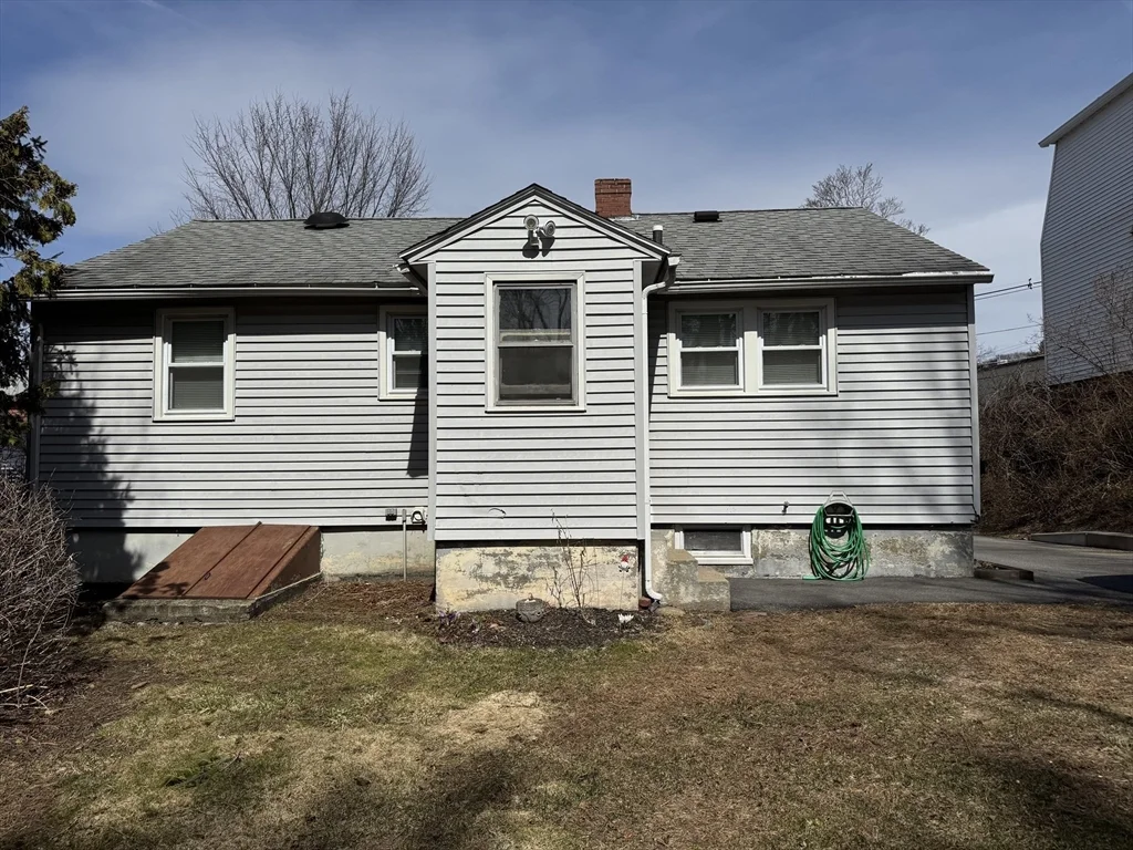 173 Pleasant St, Clinton