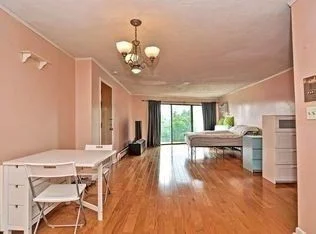 27 Alpine St, West End