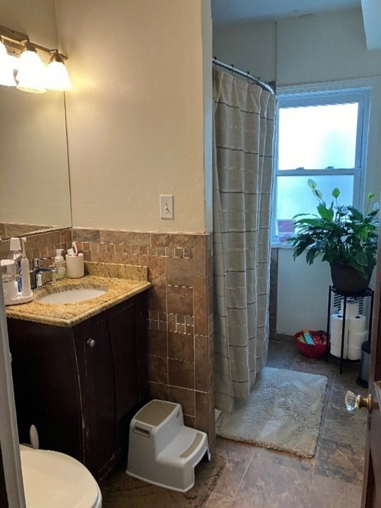 74 Stearns Rd, Longwood