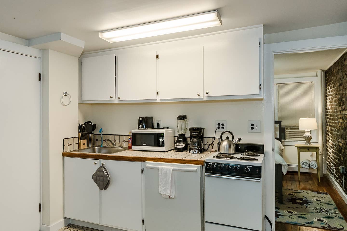 1 bed, 1 bath apartment for rent at 72 Revere St Unit A, Beacon Hill — photo 2 of 3