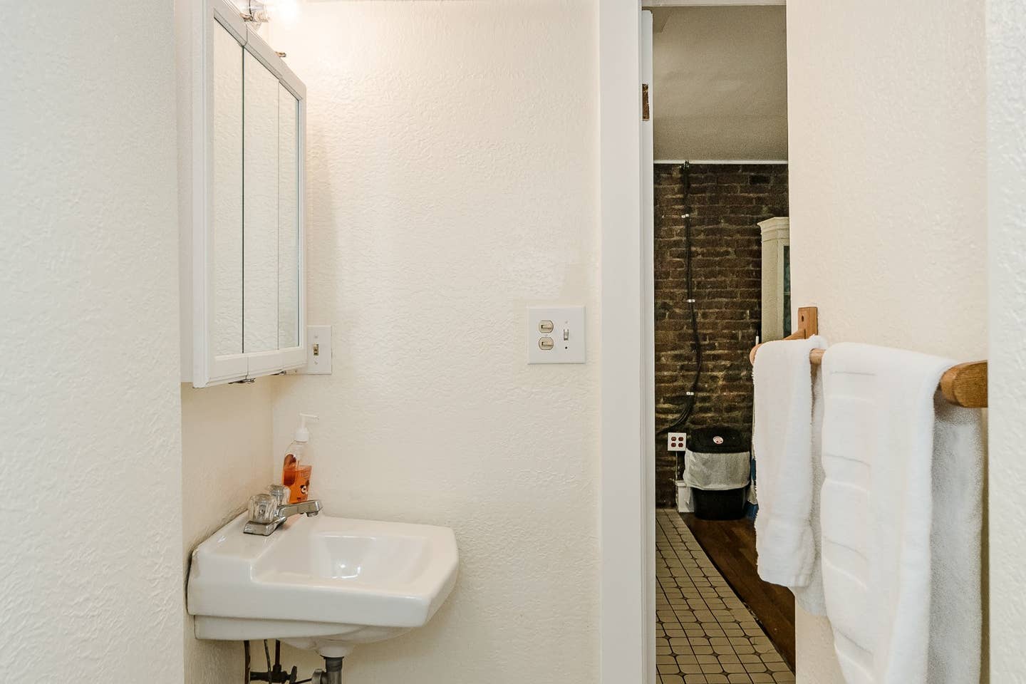 1 bed, 1 bath apartment for rent at 72 Revere St Unit A, Beacon Hill — photo 3 of 3