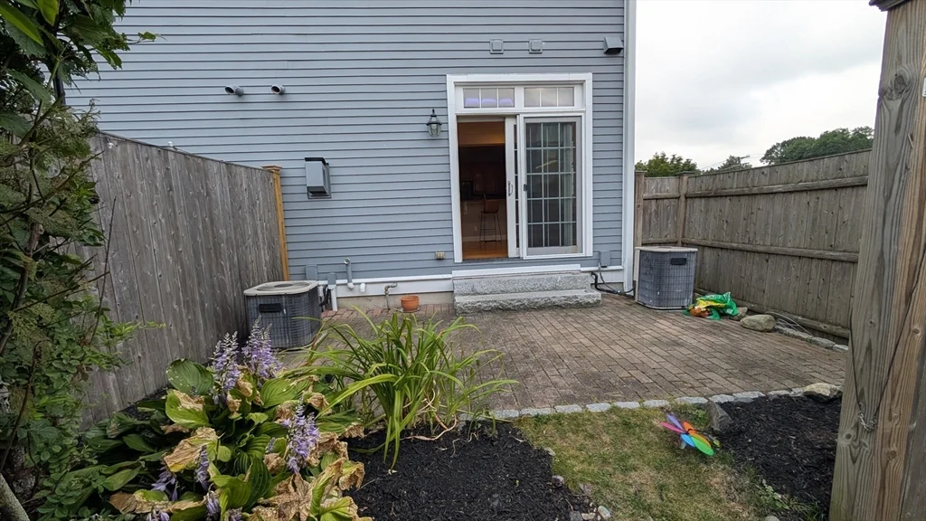 894 Main St, Wakefield