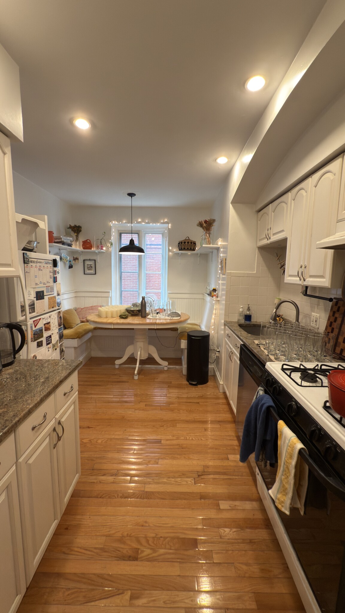 17 Monmouth Ct, Longwood