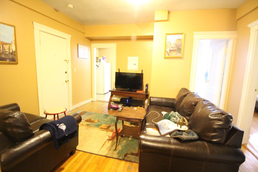 3 bed, 1 bath apartment for rent at 8 Ransom Rd Unit 17, Brighton — photo 3 of 7