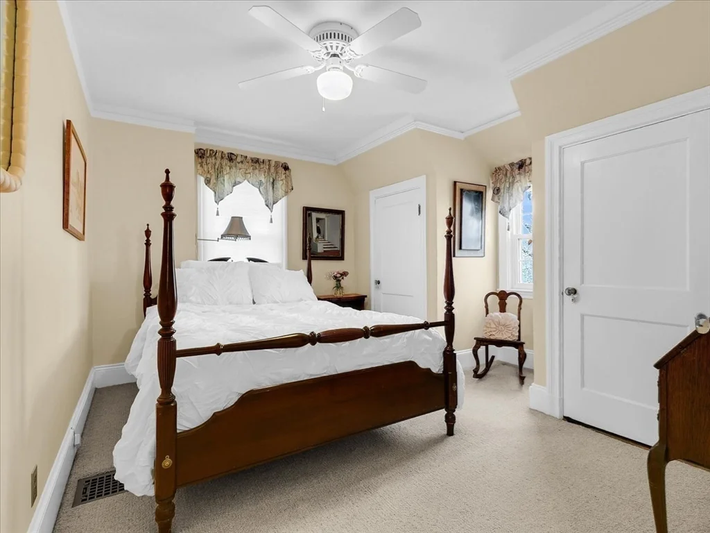 243 Upland Ave, Newton Highlands