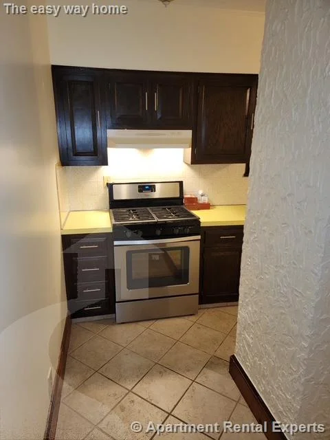 40 Kenmere Rd, Medford Square