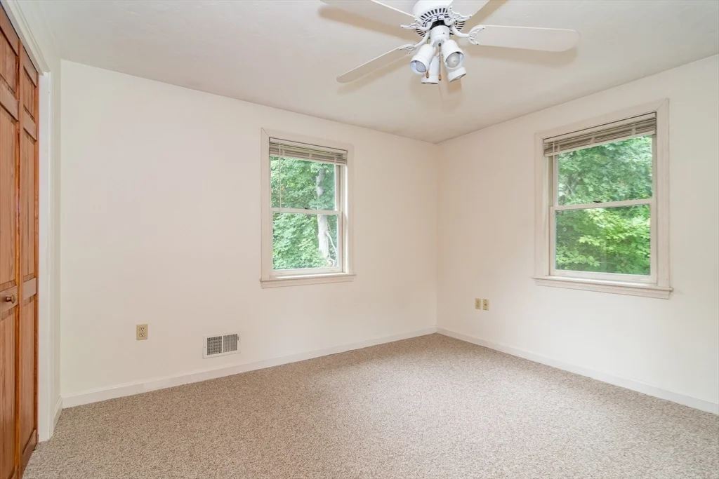 4 Randall Ct, Natick