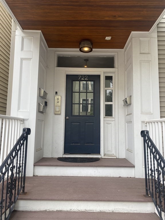 3 bed, 1 bath apartment for rent at 722 East 2nd Unit 1, South Boston — photo 2 of 21
