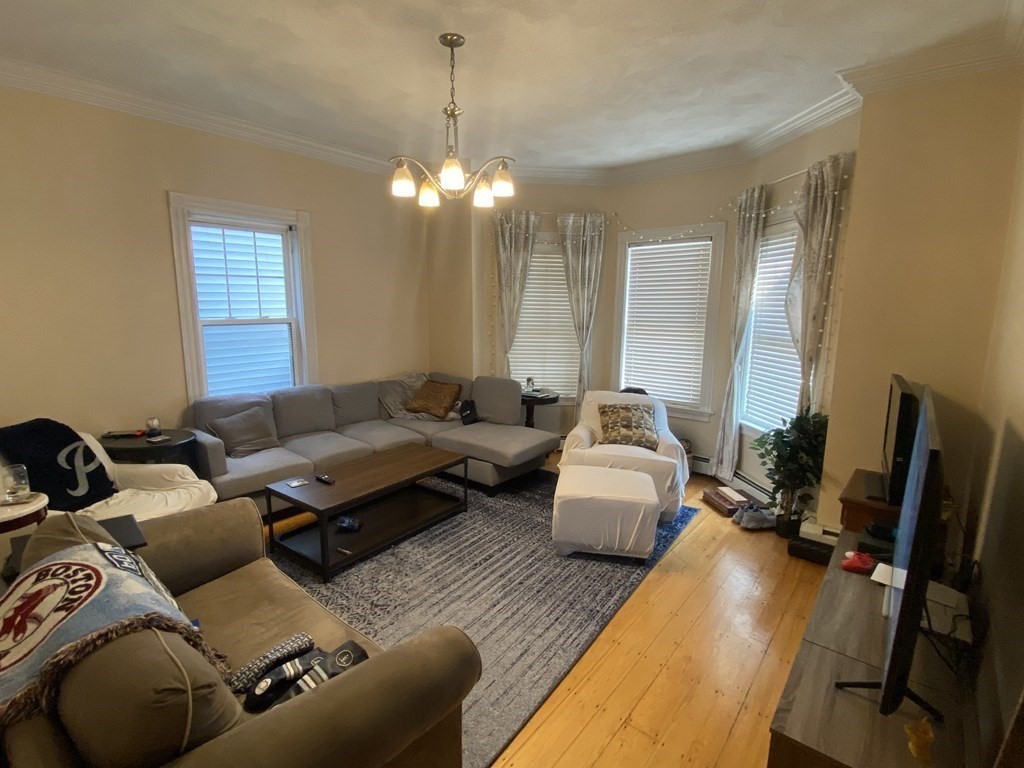 3 bed, 1 bath apartment for rent at 722 East 2nd Unit 1, South Boston — photo 3 of 21