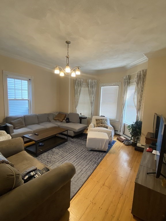 3 bed, 1 bath apartment for rent at 722 East 2nd Unit 1, South Boston — photo 4 of 21