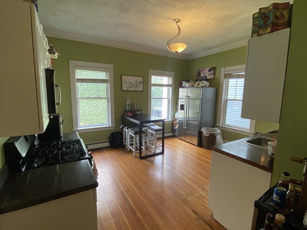 3 bed, 1 bath apartment for rent at 722 East 2nd Unit 1, South Boston — photo 5 of 21