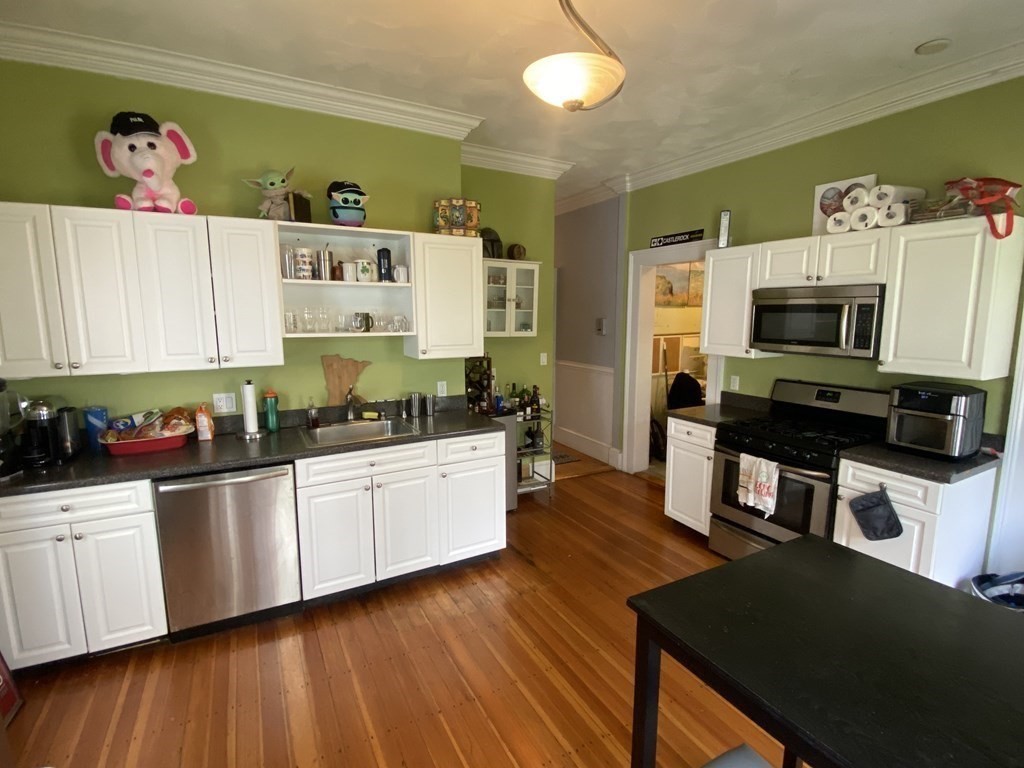 3 bed, 1 bath apartment for rent at 722 East 2nd Unit 1, South Boston — photo 6 of 21