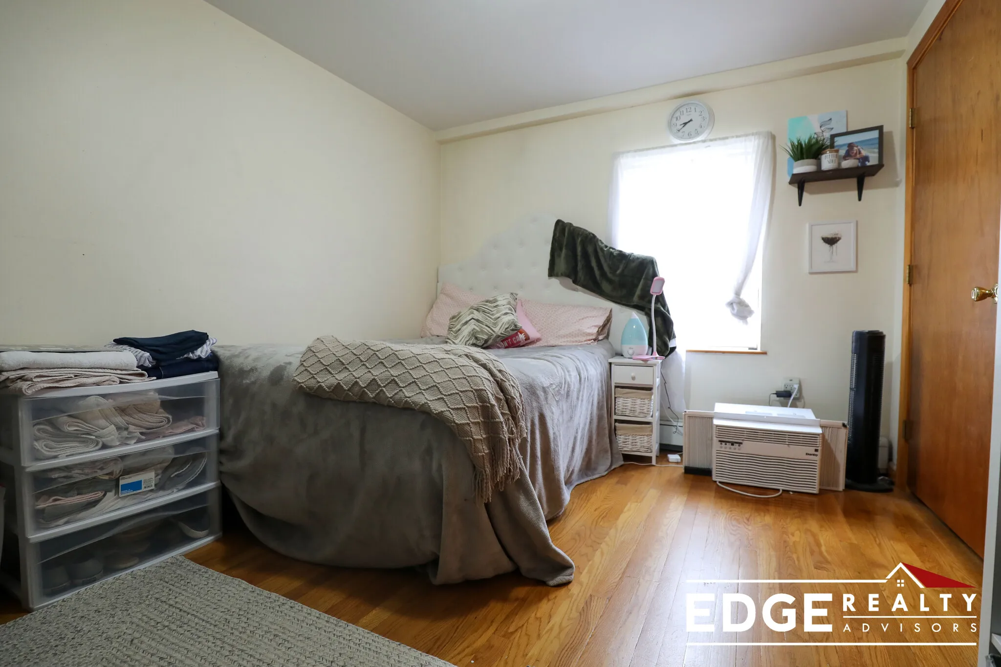 551 Washington St, Oak Square