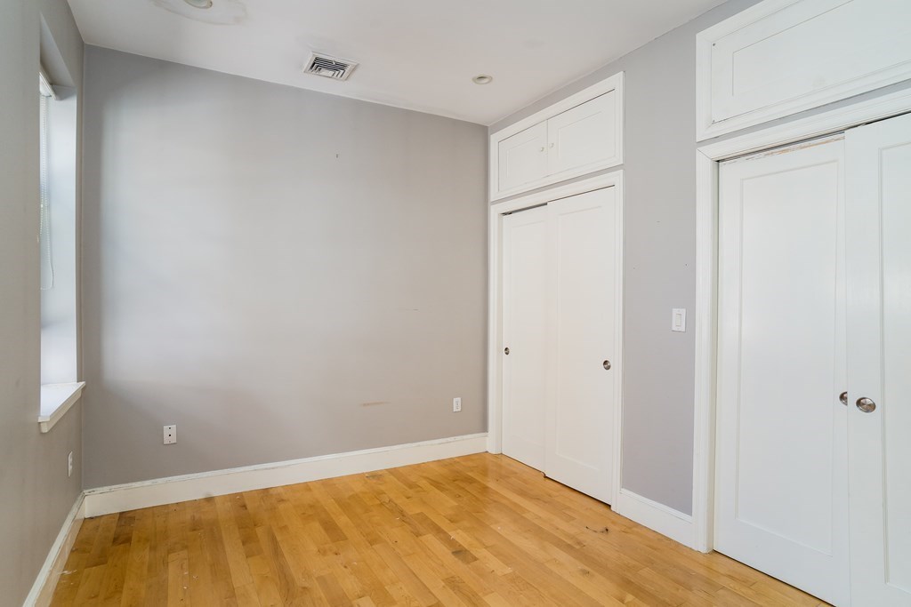 8 Garden Ct, North End