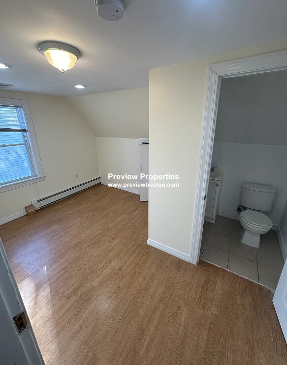 28 Montfern Ave, Brighton