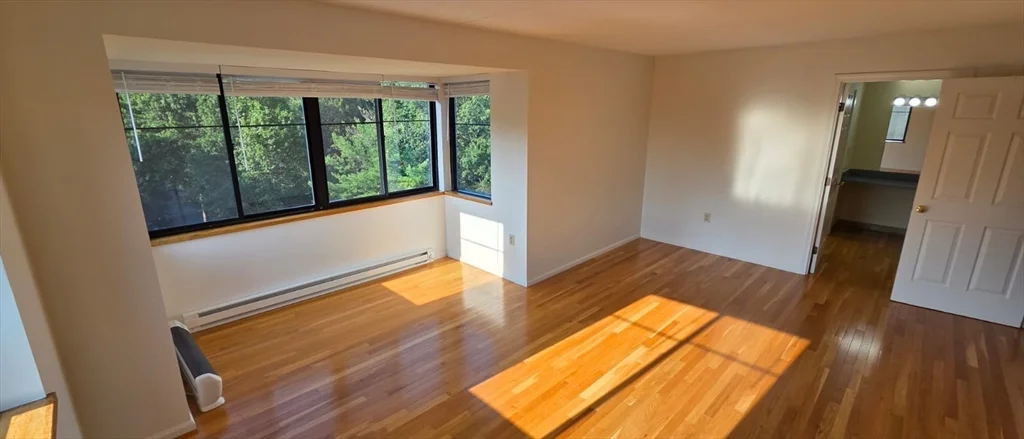 200 Ledgewood Dr, Stoneham