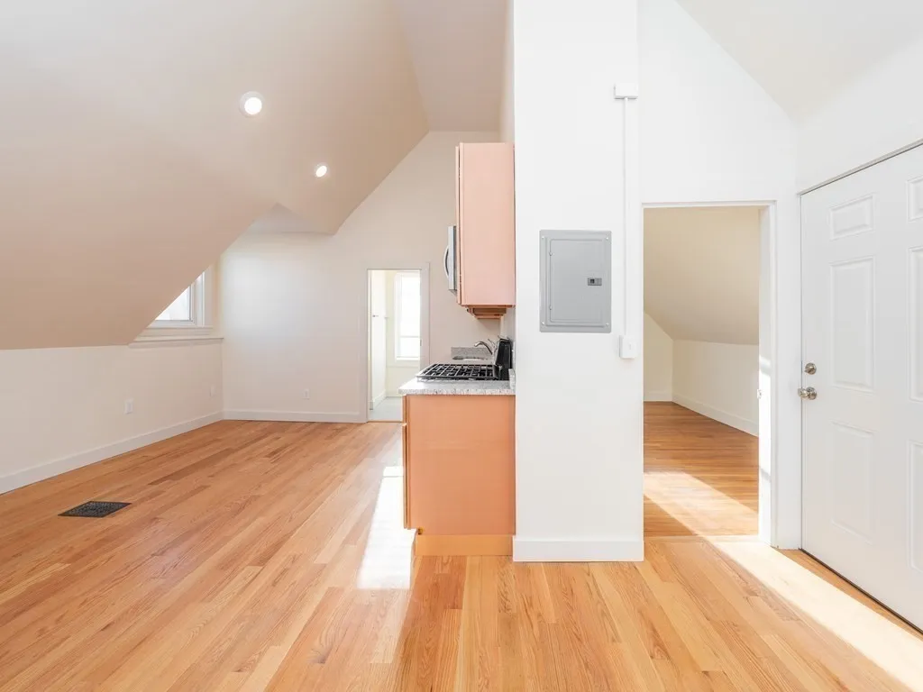 8 Orchard St, Porter Square