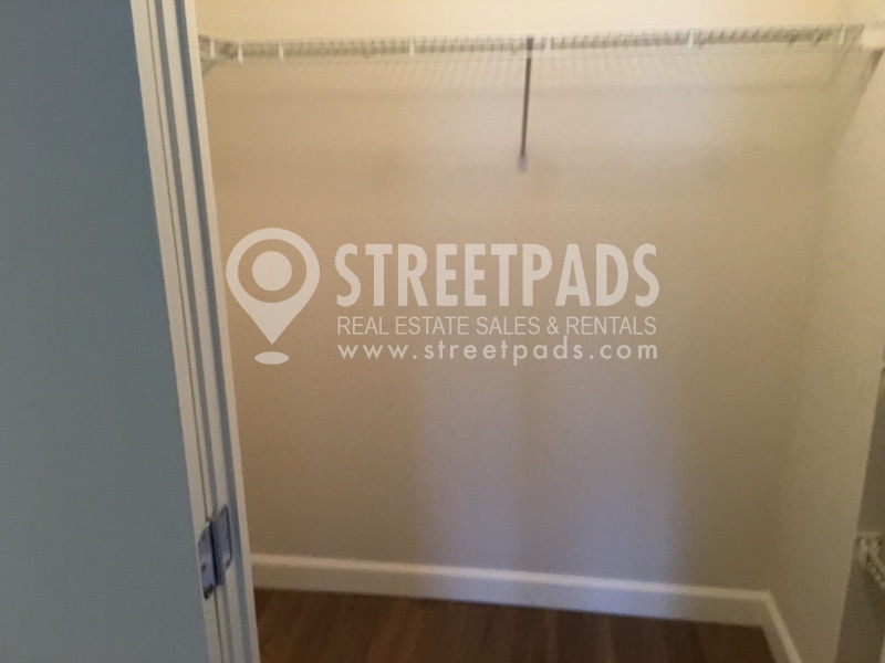 700 Huron Ave, Strawberry Hill