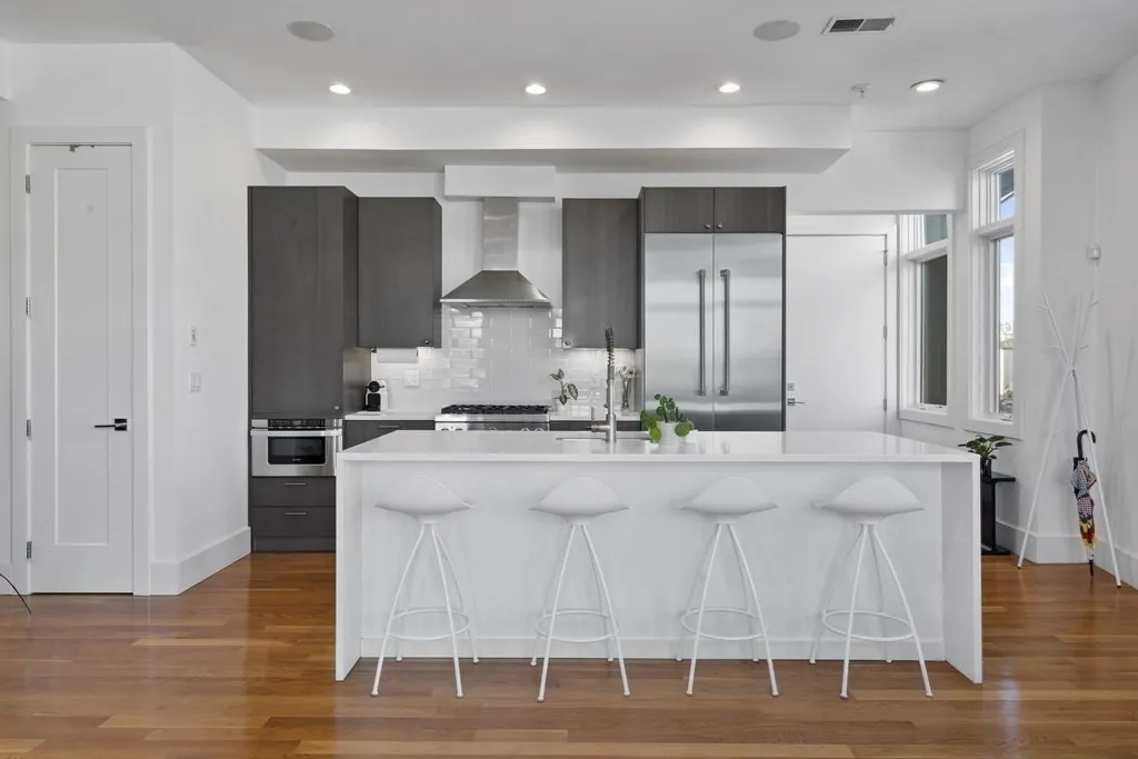 5 Mohawk St, South Boston