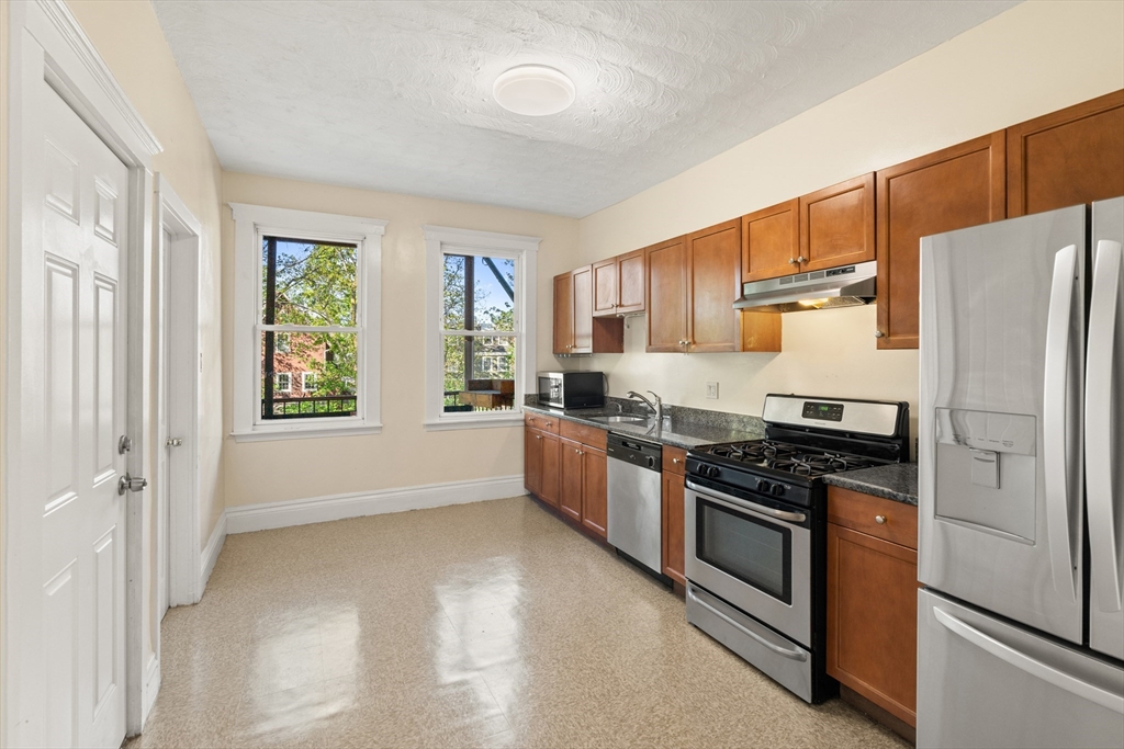 86 Winthrop St, Roxbury