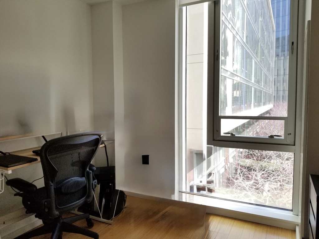 2 Earhart, East Cambridge