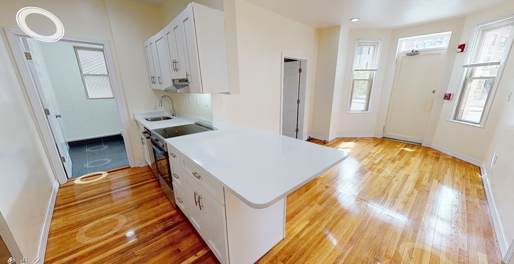 879 Beacon St, Fenway